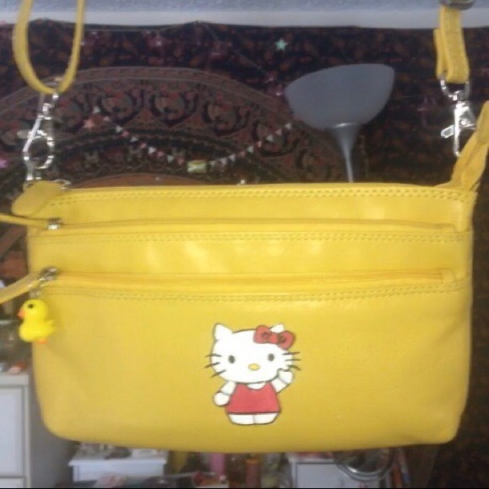 YELLOW HELLO KITTY GENUINE LEATHER PURSE